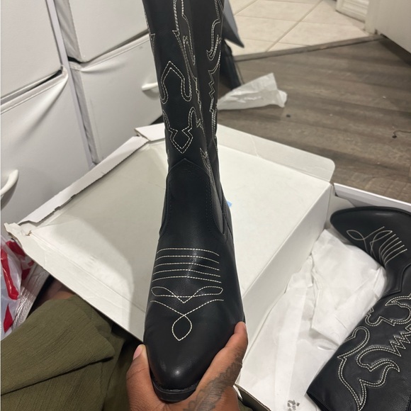 Black Western-Style Women's Boots - Picture 2 of 5